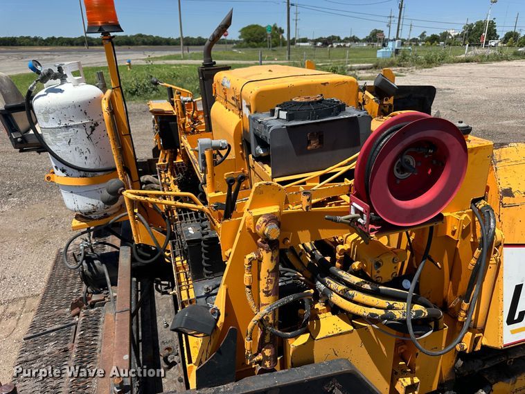 image for item NP9795 2002 LeeBoy L8500T  paver