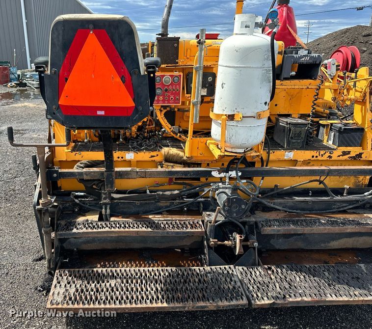 image for item NP9795 2002 LeeBoy L8500T  paver