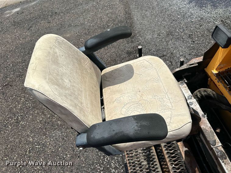 image for item NP9795 2002 LeeBoy L8500T  paver