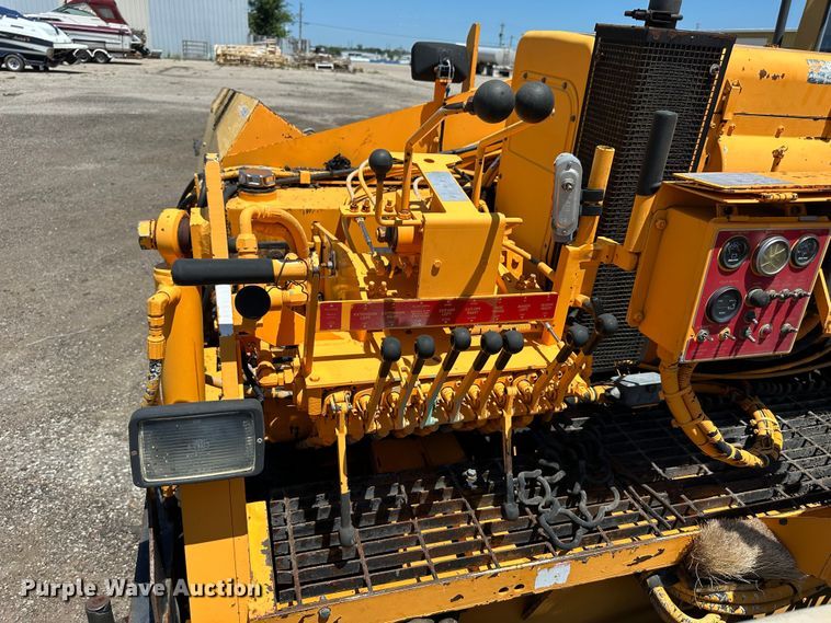 image for item NP9795 2002 LeeBoy L8500T  paver