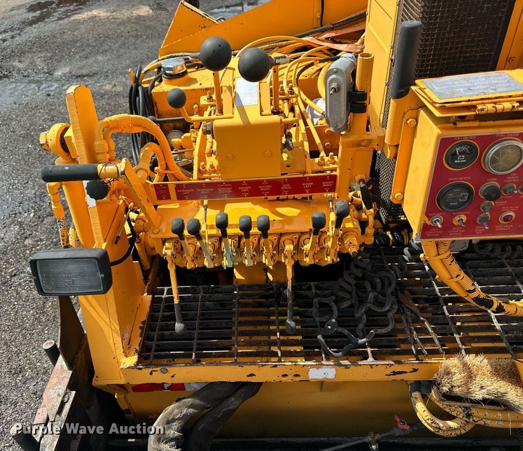 image for item NP9795 2002 LeeBoy L8500T  paver