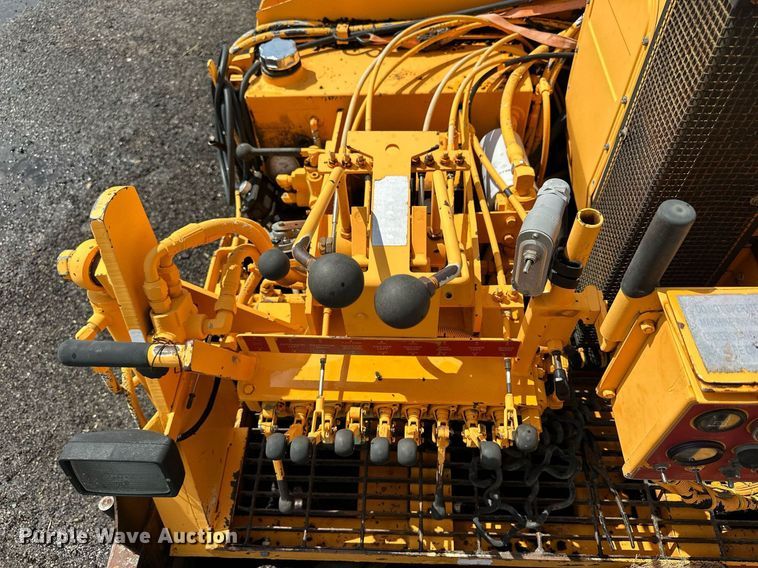 image for item NP9795 2002 LeeBoy L8500T  paver