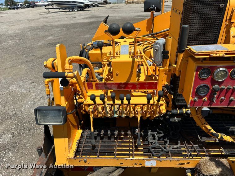 image for item NP9795 2002 LeeBoy L8500T  paver