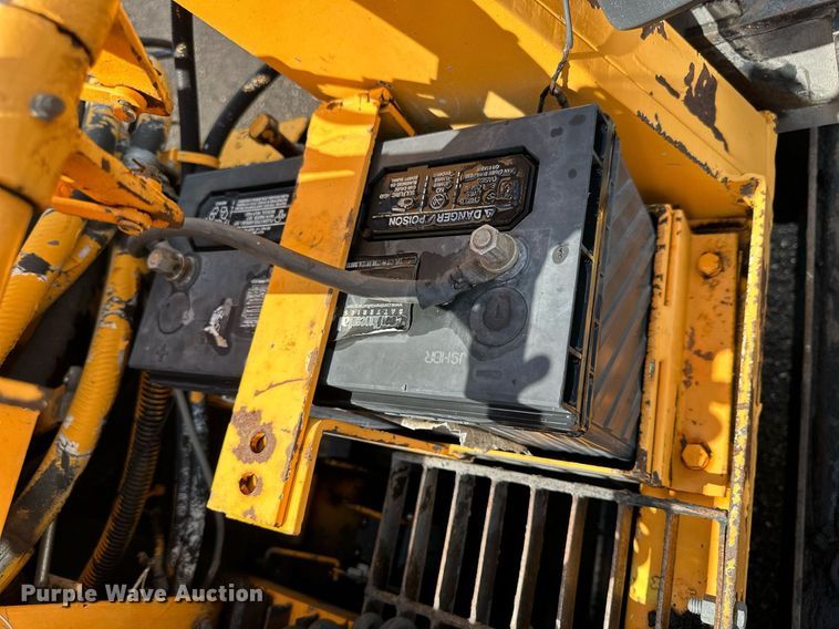 image for item NP9795 2002 LeeBoy L8500T  paver