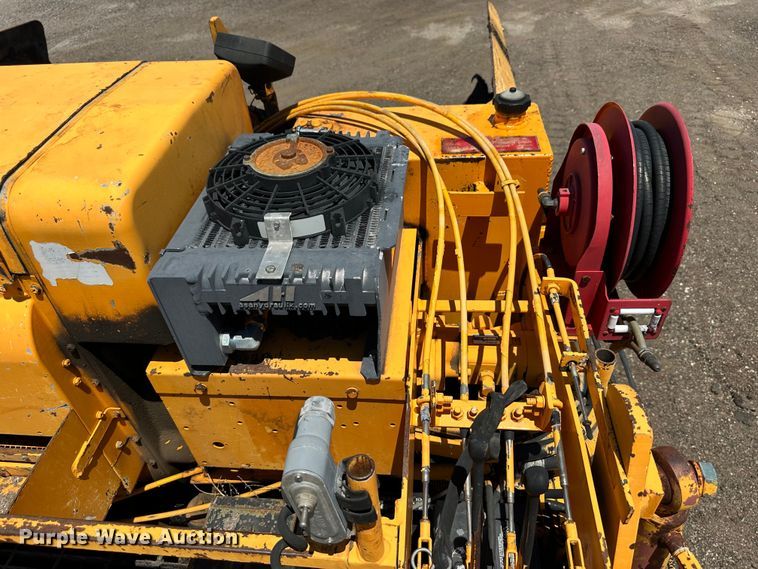 image for item NP9795 2002 LeeBoy L8500T  paver