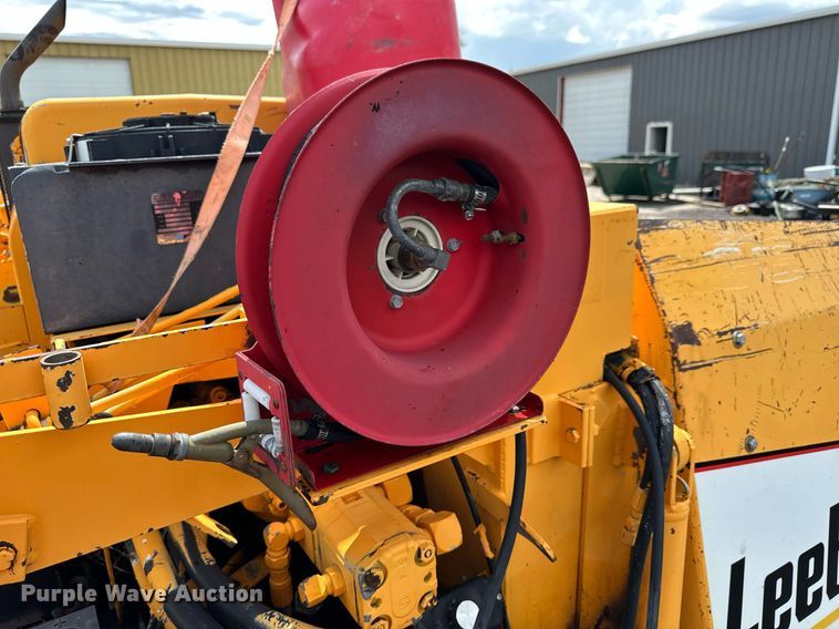 image for item NP9795 2002 LeeBoy L8500T  paver