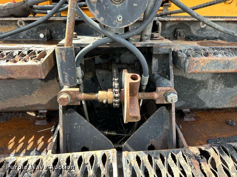 image for item NP9795 2002 LeeBoy L8500T  paver