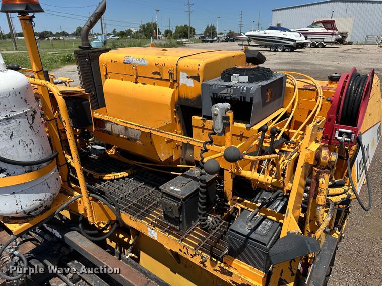 image for item NP9795 2002 LeeBoy L8500T  paver