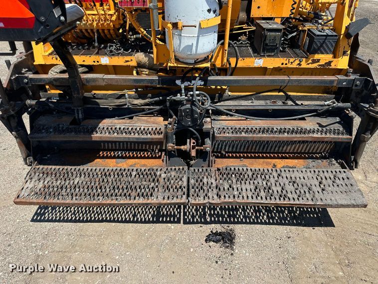 image for item NP9795 2002 LeeBoy L8500T  paver