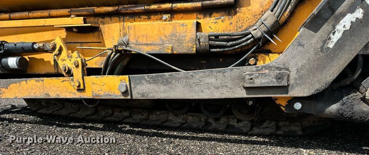 image for item NP9795 2002 LeeBoy L8500T  paver