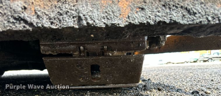 image for item NP9795 2002 LeeBoy L8500T  paver