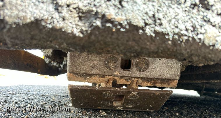 image for item NP9795 2002 LeeBoy L8500T  paver