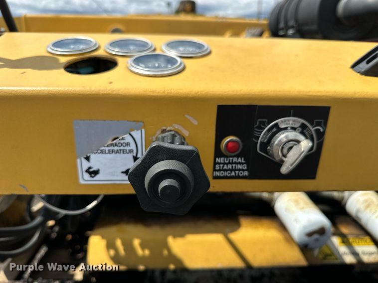 image for item NP9796 2002 Mauldin 1500  paver