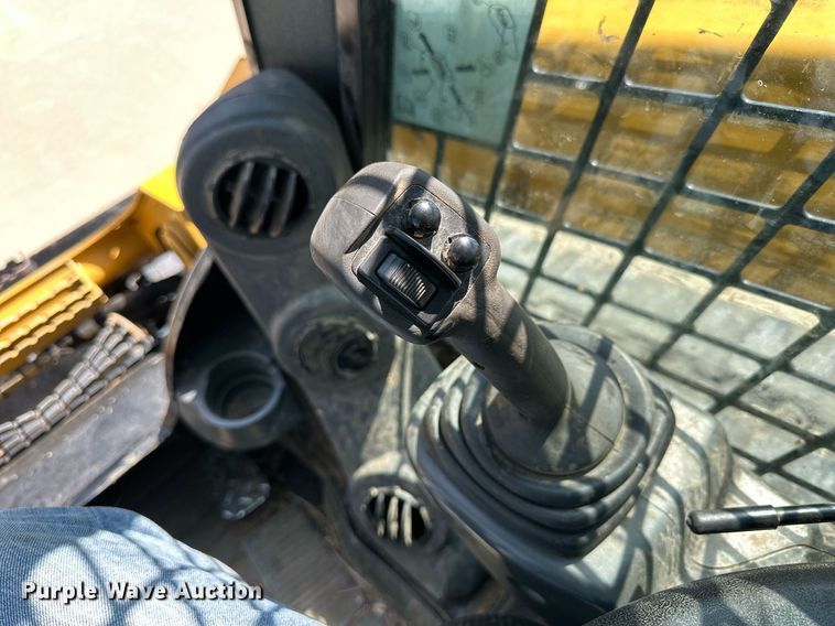 image for item NP9833 2016 Caterpillar 299D2XHP  tracked skid steer loader