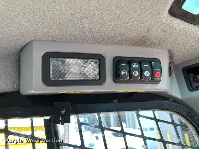 image for item NP9833 2016 Caterpillar 299D2XHP  tracked skid steer loader