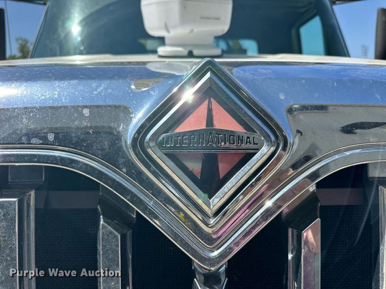 image for item NP9834 2008 International WorkStar 7400  bucket truck