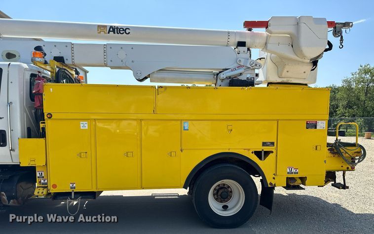 image for item NP9834 2008 International WorkStar 7400  bucket truck