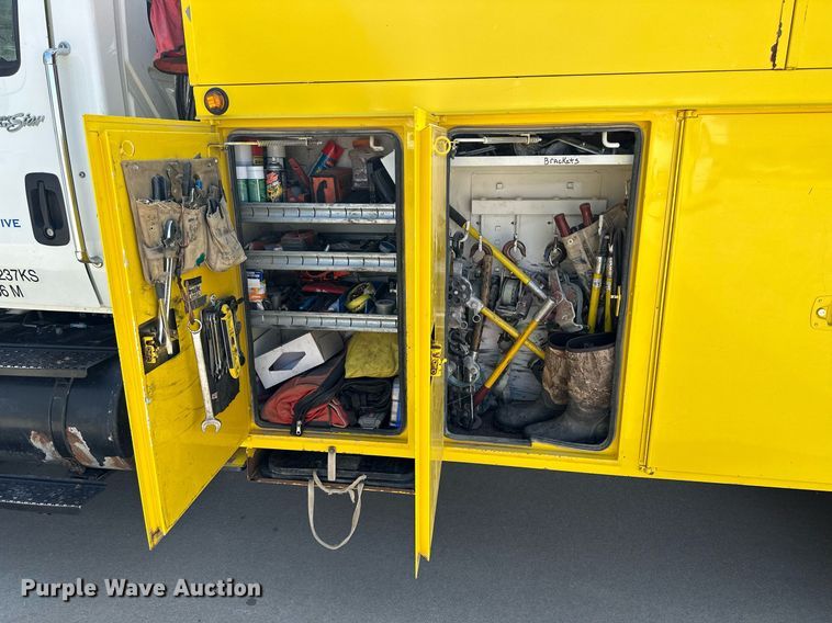 image for item NP9834 2008 International WorkStar 7400  bucket truck