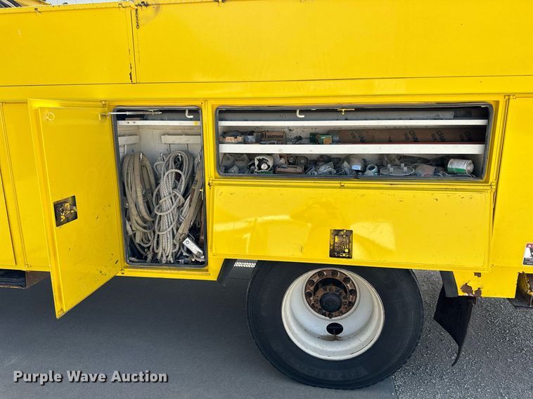 image for item NP9834 2008 International WorkStar 7400  bucket truck