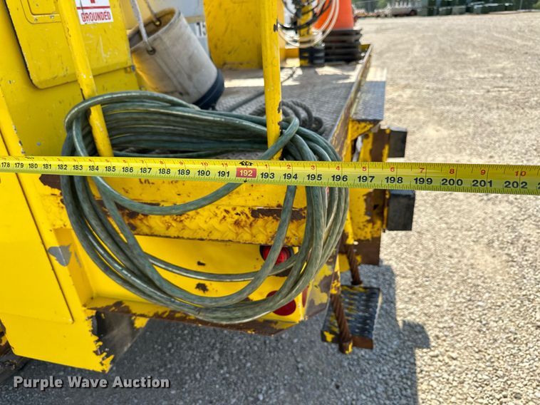 image for item NP9834 2008 International WorkStar 7400  bucket truck