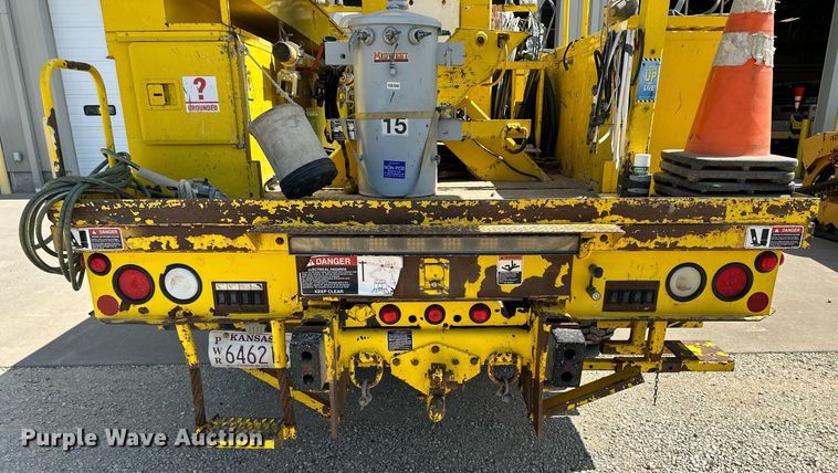 image for item NP9834 2008 International WorkStar 7400  bucket truck