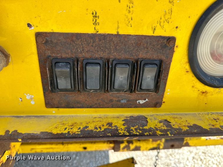 image for item NP9834 2008 International WorkStar 7400  bucket truck