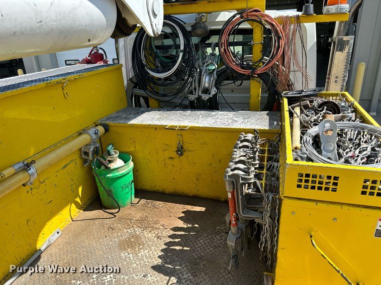 image for item NP9834 2008 International WorkStar 7400  bucket truck