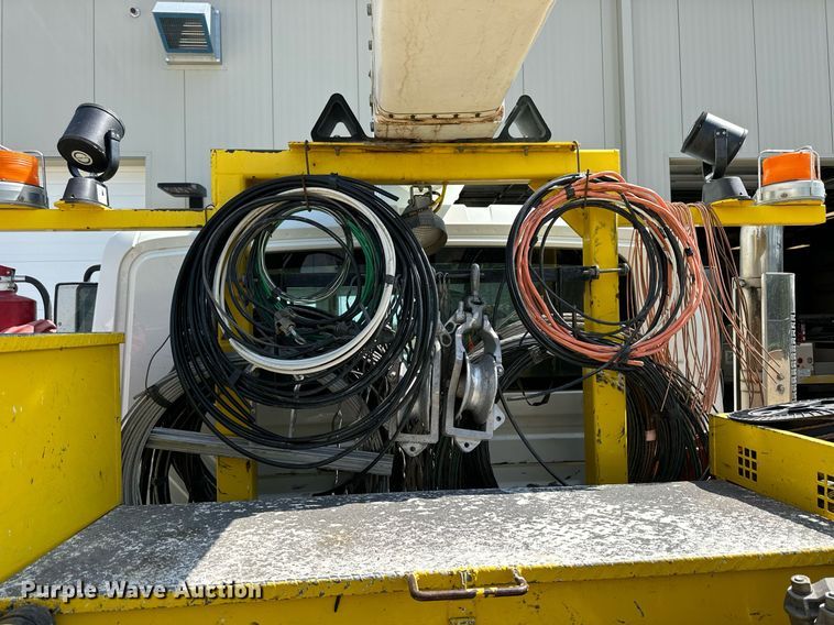 image for item NP9834 2008 International WorkStar 7400  bucket truck