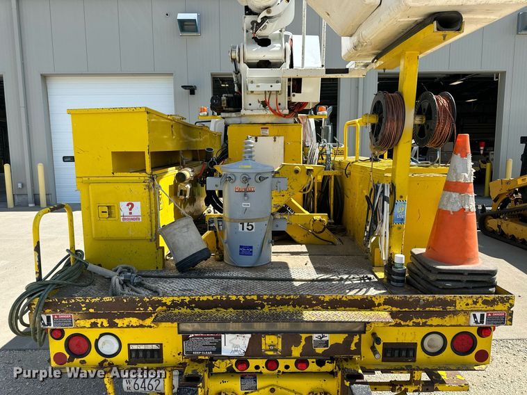 image for item NP9834 2008 International WorkStar 7400  bucket truck