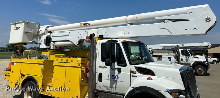 image for item NP9834 2008 International WorkStar 7400  bucket truck