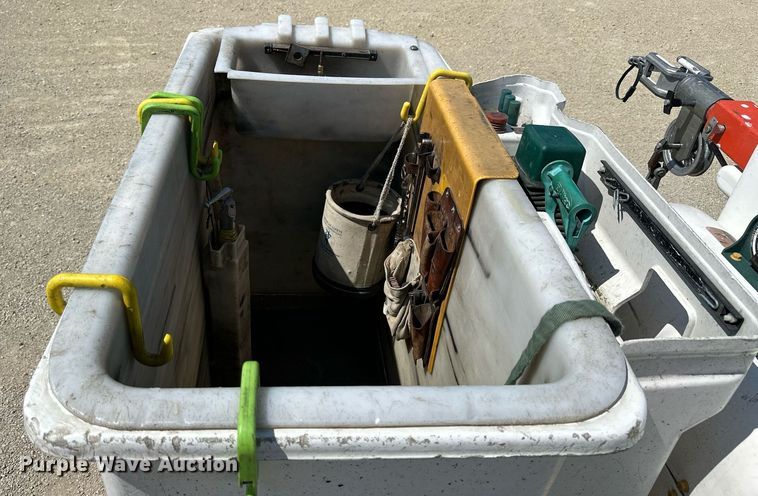 image for item NP9834 2008 International WorkStar 7400  bucket truck