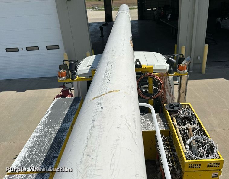 image for item NP9834 2008 International WorkStar 7400  bucket truck