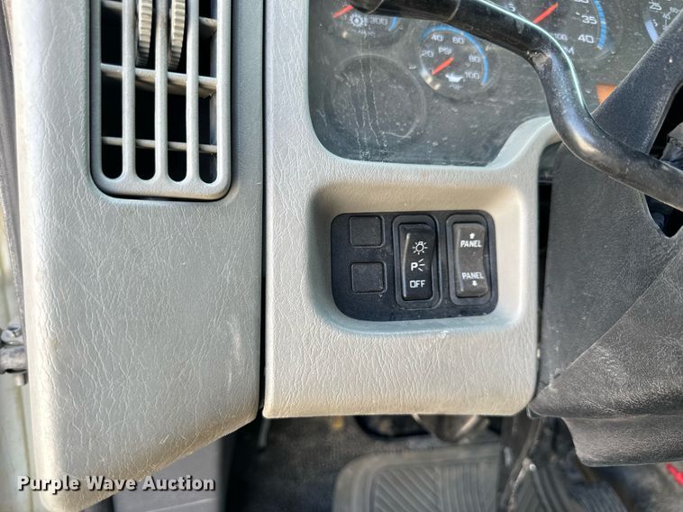 image for item NP9834 2008 International WorkStar 7400  bucket truck