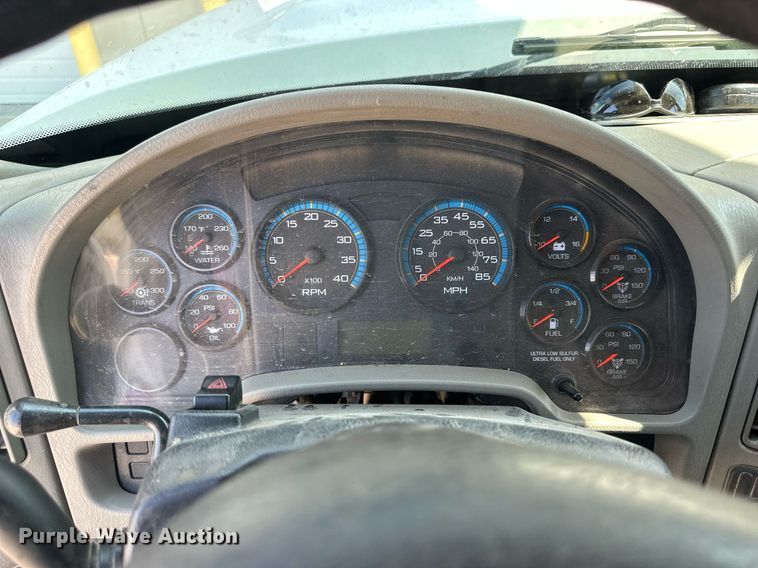 image for item NP9834 2008 International WorkStar 7400  bucket truck