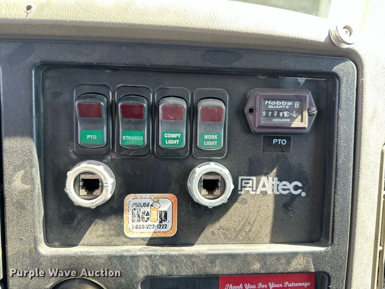 image for item NP9834 2008 International WorkStar 7400  bucket truck