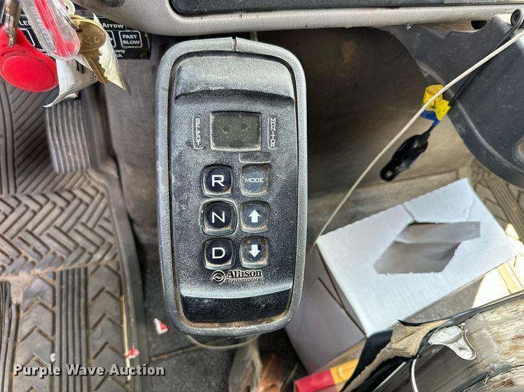 image for item NP9834 2008 International WorkStar 7400  bucket truck