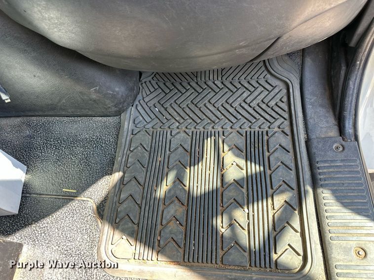 image for item NP9834 2008 International WorkStar 7400  bucket truck