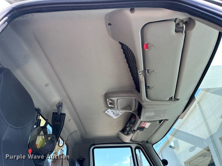 image for item NP9834 2008 International WorkStar 7400  bucket truck