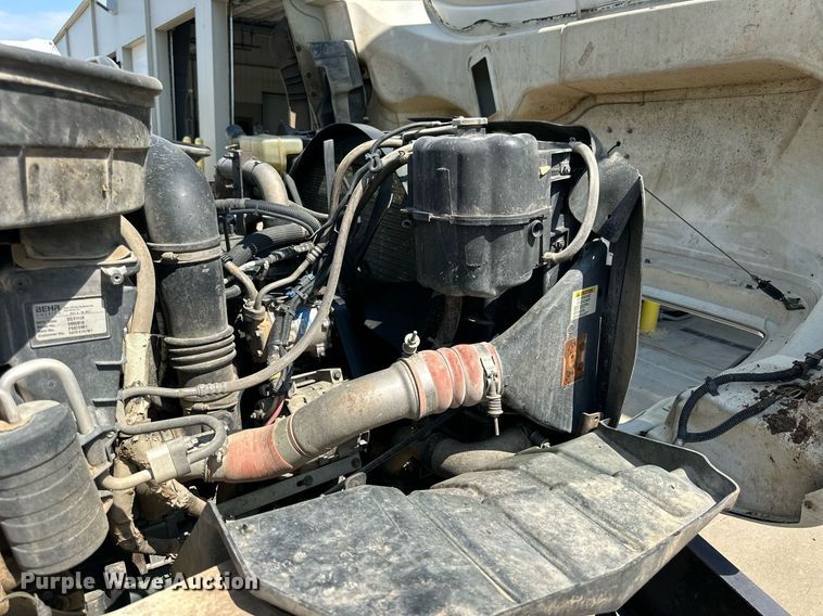 image for item NP9834 2008 International WorkStar 7400  bucket truck