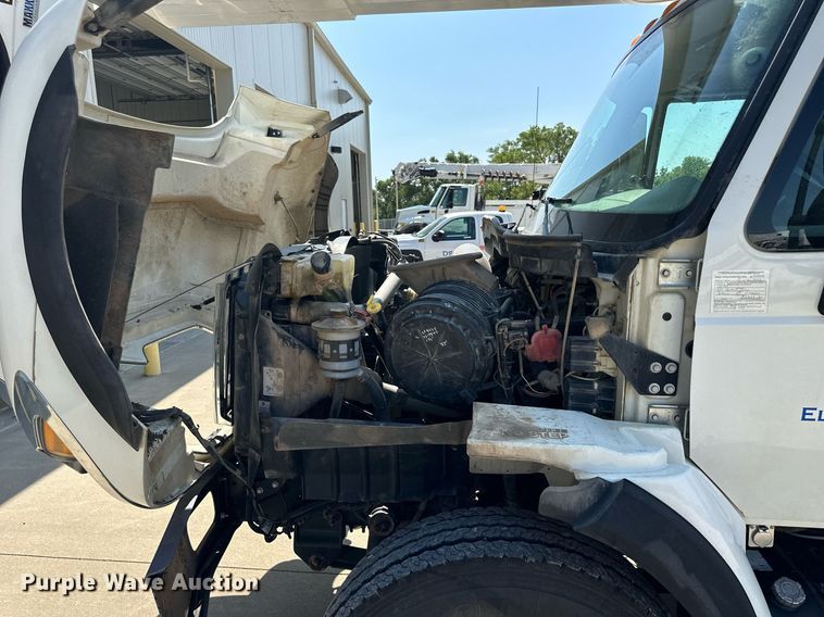 image for item NP9834 2008 International WorkStar 7400  bucket truck