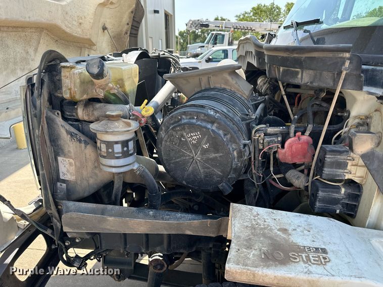 image for item NP9834 2008 International WorkStar 7400  bucket truck