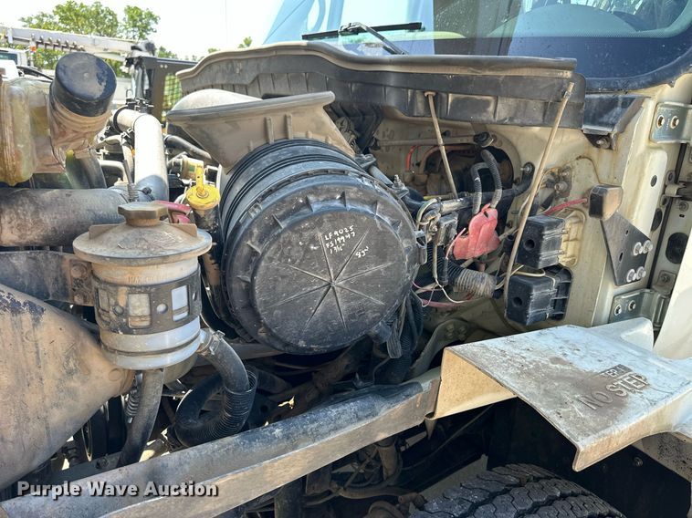 image for item NP9834 2008 International WorkStar 7400  bucket truck