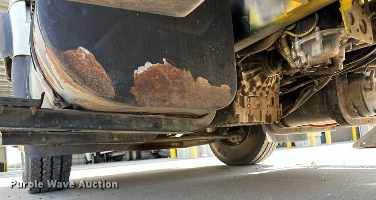 image for item NP9834 2008 International WorkStar 7400  bucket truck