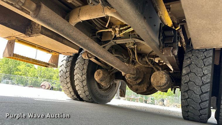 image for item NP9834 2008 International WorkStar 7400  bucket truck