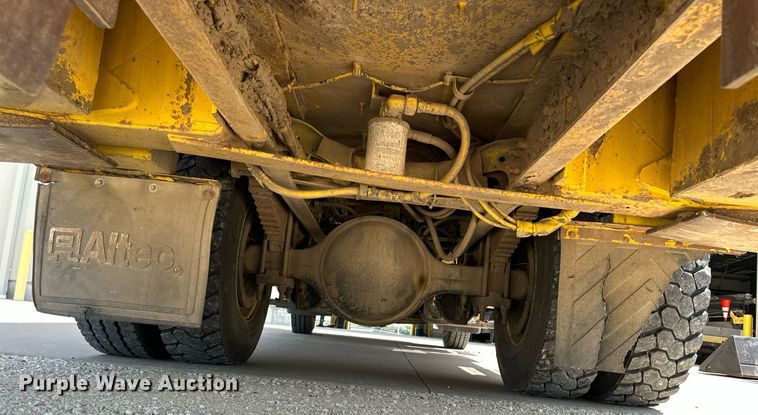 image for item NP9834 2008 International WorkStar 7400  bucket truck