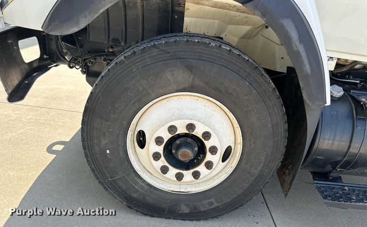 image for item NP9834 2008 International WorkStar 7400  bucket truck