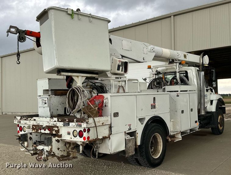 image for item NP9835 2008 International WorkStar 7300  bucket truck