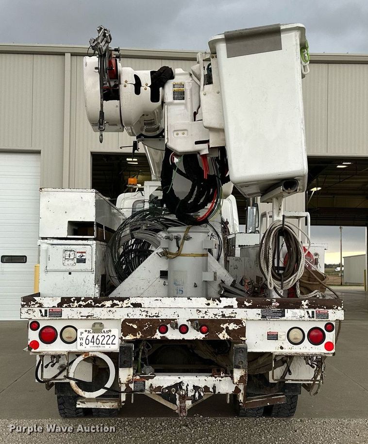 image for item NP9835 2008 International WorkStar 7300  bucket truck