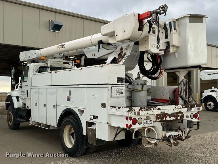 image for item NP9835 2008 International WorkStar 7300  bucket truck