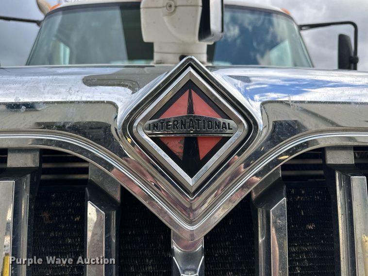 image for item NP9835 2008 International WorkStar 7300  bucket truck